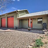 Cozy Elgin Casita w/ Gas Grill: Pets Welcome!