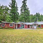 Historic Belfair Cabin Abode on the Hood Canal!