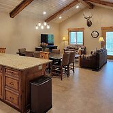 Outdoor Adventure Hub ~ 20 Miles to Yellowstone!