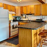 Glen Condo w/ Mountain Views: Walk to Story Land