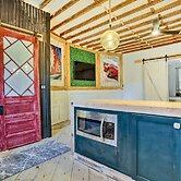 Stylish Newark Home w/ Deck < 14 Mi to Nyc!