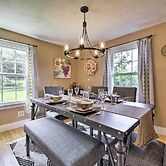 Hampton 'quiet Corner Cottage' w/ Fireplace & Yard