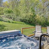 Lakefront Kingsport Home w/ Private Hot Tub!