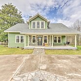 Elegant + Spacious Retreat ~ 18 Mi to Lake Norman!