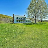 Renovated KY Farmhouse Retreat w/ Pasture Views!