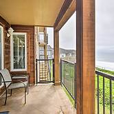 Beachfront Condo w/ Patio & Views - Walk to Shore!