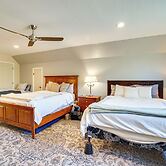 Cascade Cabin Hideaway w/ Views, 1/2 Mi to Lake