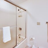 Beautiful Wentworth Golf Club Condo: Balcony & A/C