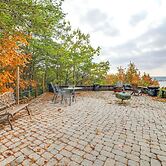 Kentucky Lake Views: Cozy Cabin in Waverly!