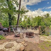 Family-friendly Riverhouse: Fishing & Hot Tub