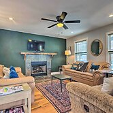 Downtown Brevard Retreat With Fire Pit & Deck!