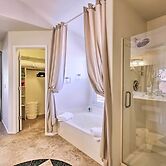 Boat Dock & Pool: Lakefront Glendale Getaway!