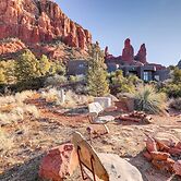 Amazing Views & On-site Hiking: Sedona Studio