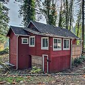 Peaceful Mckenzie River Retreat: Fish, Hike, & Ski