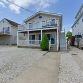 Avalon Vacation Rental w/ Porch & Grill!