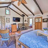 Cozy 'story Book Barn Cottage' w/ Scenic View