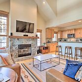 Ski-in/ski-out Donnelly Townhome w/ Hot Tub!