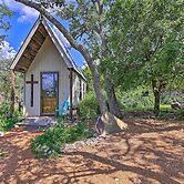 Cozy Texas Retreat w/ Patio, Grill & Fire Pit!