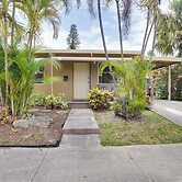 2 Mi to Boardwalk: Home w/ Grill in Dania Beach!
