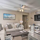 Beach-style Getaway w/ Lanai ~ 4 Mi to Beaches!