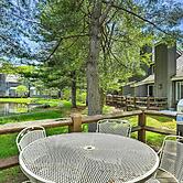 Deck & On-site Fishing Pond: Lake Harmony Home!