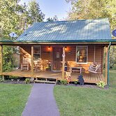 Backyard & Porch: Rural Cosby Log Cabin!