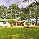 Quiet Clayton Home w/ Mountain Views 4 Mi to Lake!