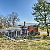 Cozy Home w/ Private Patio & Views, Hiking On-site