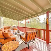 Strawberry Hideaway in the Pines w/ Hot Tub!