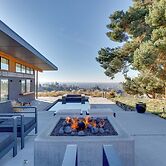 Luxe, Modern Studio w/ Sweeping City Views!