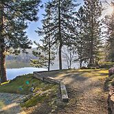 Luxurious Liberty Lake Hideaway w/ Hot Tub!