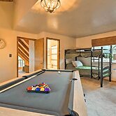 1 Mi to Lake: Secluded Cabin w/ Deck in Munds Park