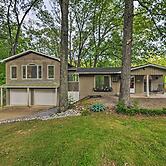 Lake Barkley Home: Private Dock, Kayaks, Fire Pit!