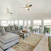 Spacious San Jacinto River Home w/ Waterfront Deck