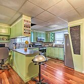 Stylish Suburban Getaway, 10 Miles to Royal Mtn!