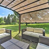 Stylish Suburban Getaway, 10 Miles to Royal Mtn!