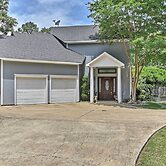 Cozy Lakefront Benton Home ~ 20 Mi to Shreveport!