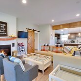 Scenic Home on 20-acre Farm: Families Welcome