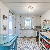 Cozy Cottage w/ Patio < 2 Mi to Rockport Beach!