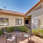 7 Mi to Mill Ave: Bbq-ready Mesa Townhouse