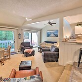 Harbor Springs Condo w/ Fireplace Near Skiing!