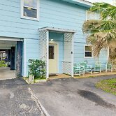 2 Blocks to Bay: Cabana Breeze' Rockport Rental!