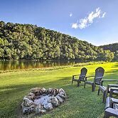 Cozy Waterfront Cottage w/ Deck on White River!