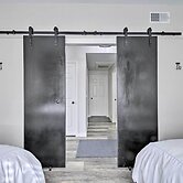 Modern Phoenix Condo w/ Resort Pool & Spa!