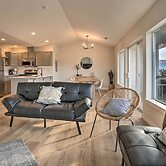 Chic Chelan Condo w/ Balcony, Walk to Lake & Dtwn!
