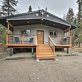 Cozy Downtown Soldotna Cabin: Dogs Welcome!