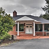 Charming Kelso Home w/ Proximity to Cowlitz River!