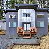 Home w/ Hot Tub < 5 Miles to Rainier National Park