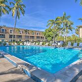 Condo w/ Pool Access: Walk to Shopping & Beach!