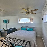 < 1 Mi to Surfside Beach: Open-concept Cottage